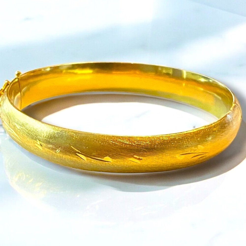 Vintage Estate 18K 750 Yellow Gold 11mm Wide Bangle Bracelet BEAUTIFUL!